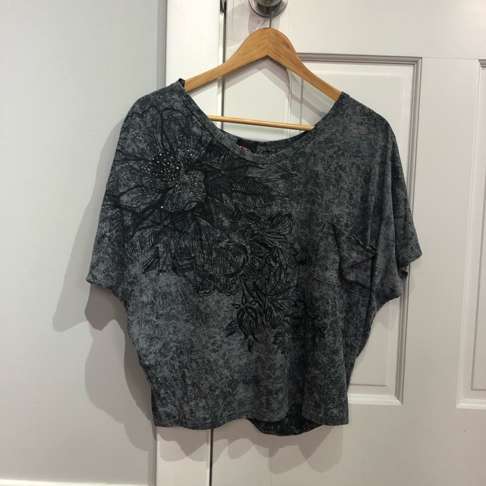 Flowy grey top with designs